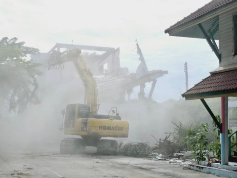 รับทุบตึก